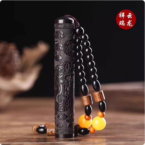 Briqué en bois gravé