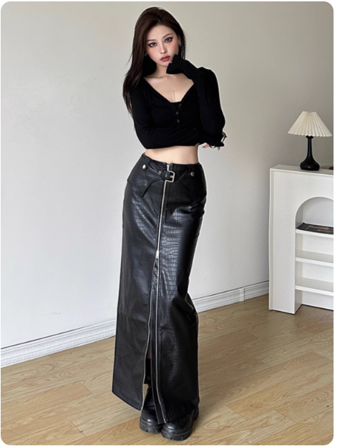 Jupe longue en similicuir noir