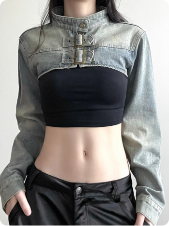 Veste en jean courte à boucles