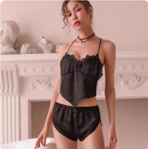 Ensemble de lingerie en satin rouge