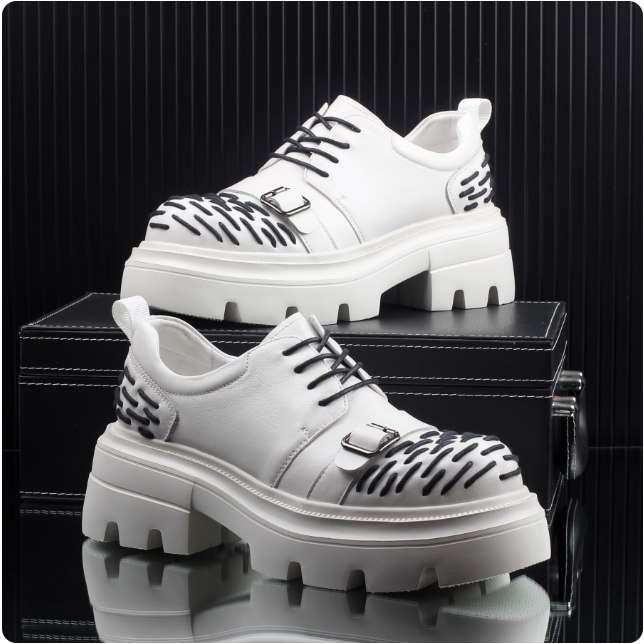 Chaussures blanches à semelle épaisse