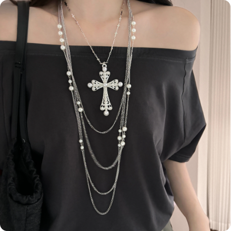 Collier multi-rangs à croix dorées