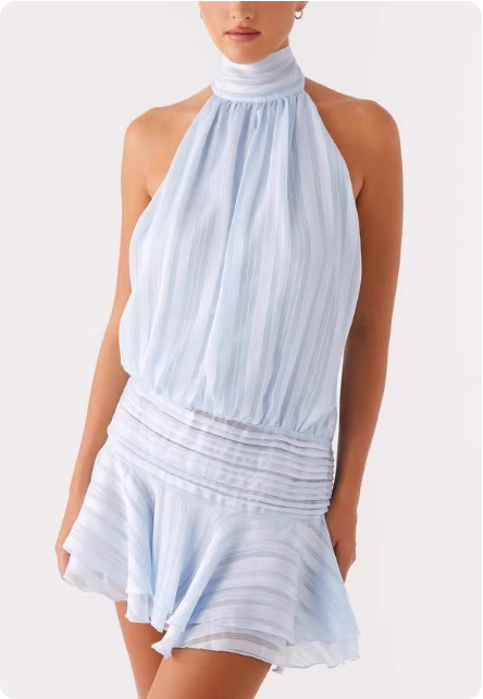Robe courte plissée à col haut