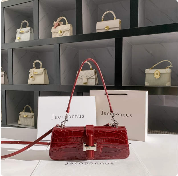 Sac à main en cuir verni rouge