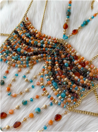 Halter et perles, style string sexy, amincissant.