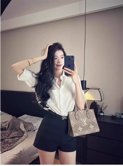 Sac à main en cuir noir