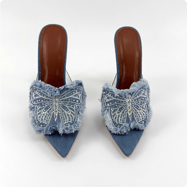 Escarpins en jean avec papillon brodé
