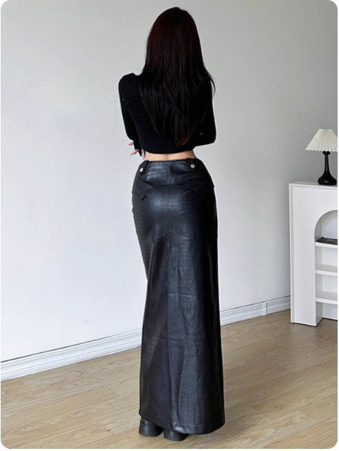 Jupe longue en similicuir noir