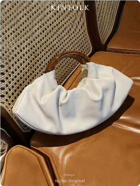 Sac à main en cuir noir