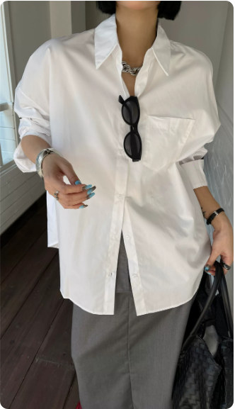 Chemise blanche à dos ouvert