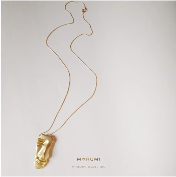 Collier visage abstrait doré