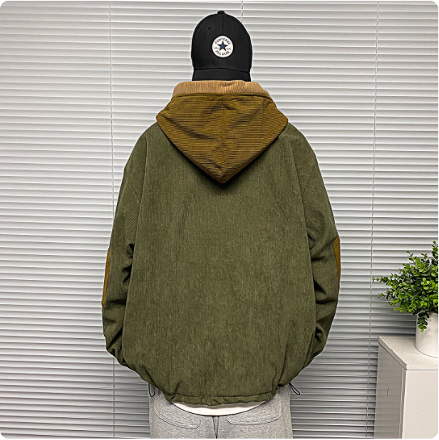 Sweat à capuche vert avec cordon