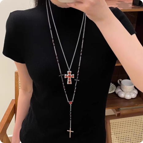 Collier multi-rangs à croix dorées