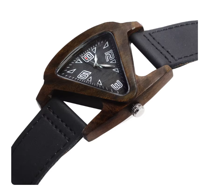 Montre triangle en bois