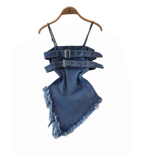 Robe en jean avec ceintures