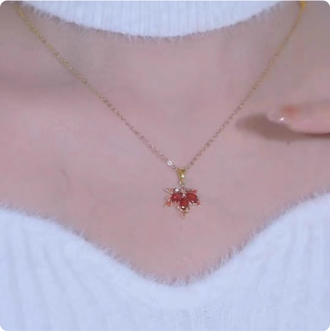 Collier feuille d'érable doré