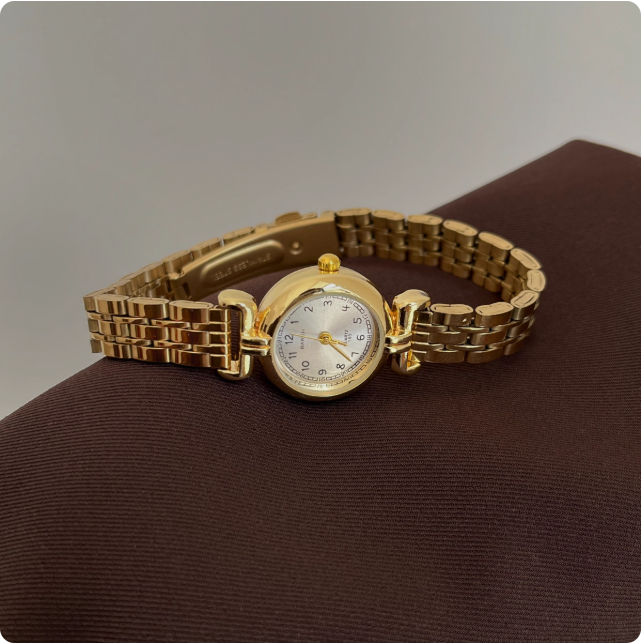 Montre dorée élégante