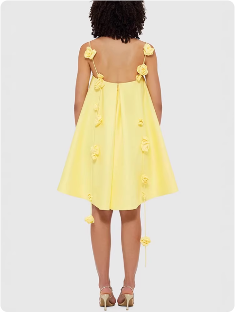Robe jaune en satin