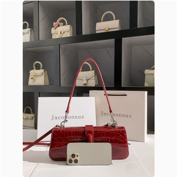 Sac à main en cuir verni rouge