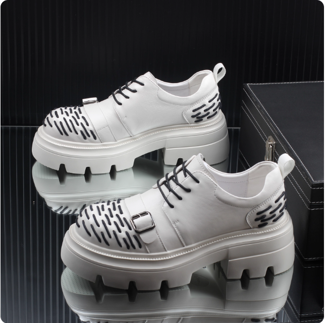 Chaussures blanches à semelle épaisse