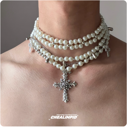 Collier perles et croix