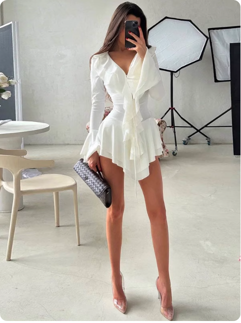 Robe noire chic à volants