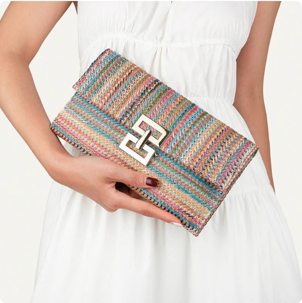 Pochette en raphia