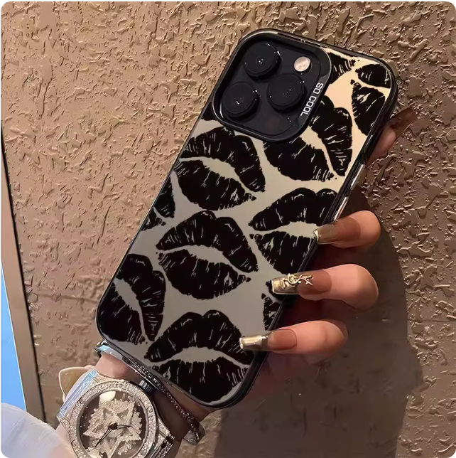 Coque de téléphone avec motif lèvres noires