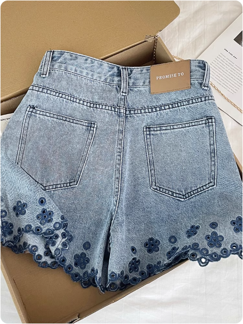 Short en jean brodé
