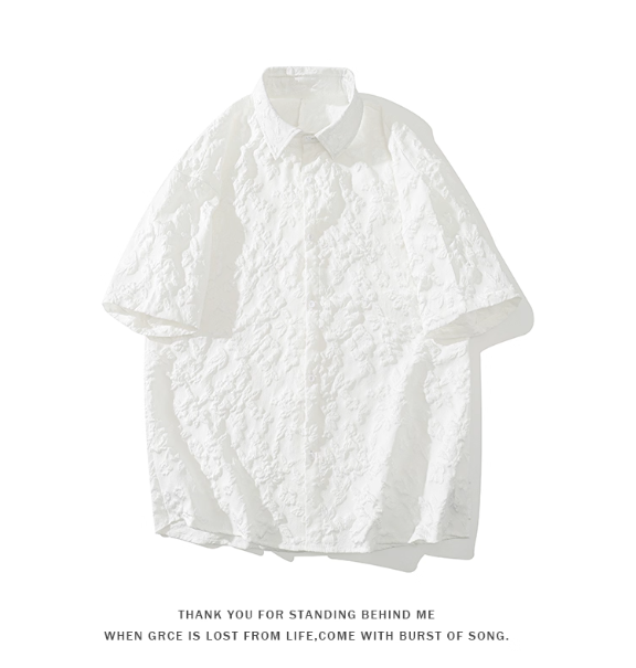 Chemise noire à motifs floraux