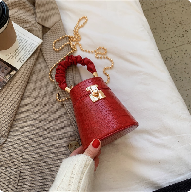 Sac à main blanc en simili cuir croco