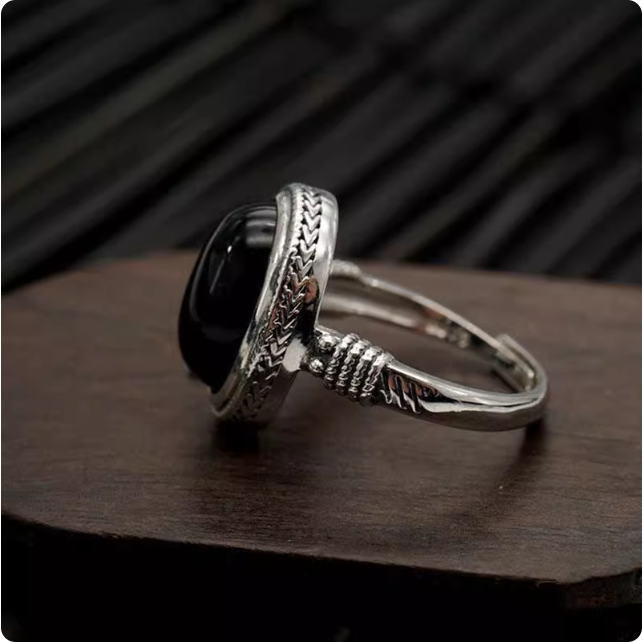 Bague en argent avec pierre d’onyx
