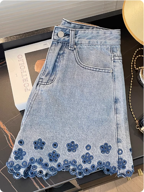 Short en jean brodé
