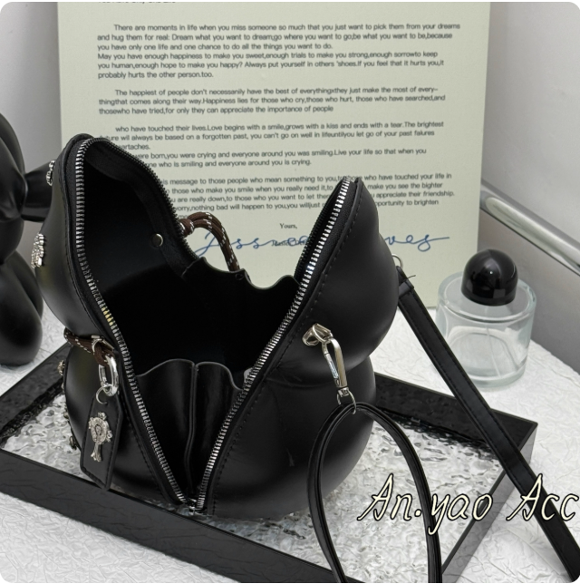 Sac à main noir fantaisie