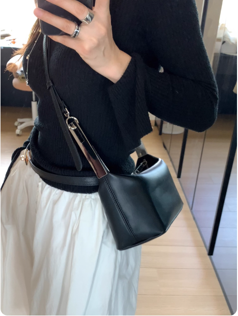 Trousse en cuir noire