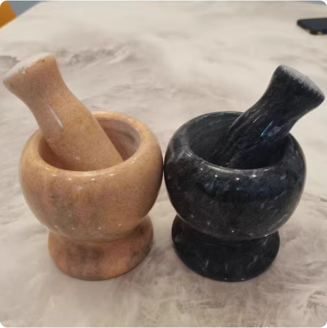 Mortier et pilon en marbre