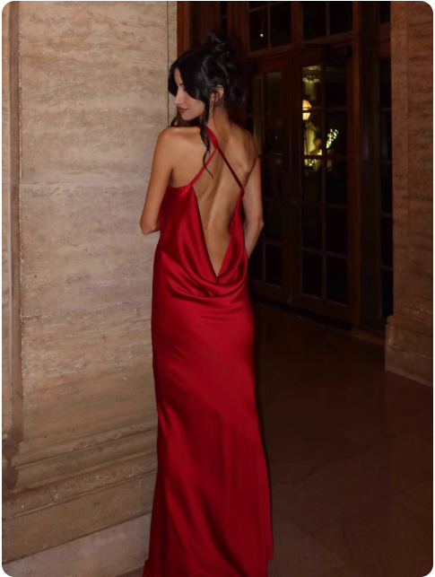 Robe longue rouge asymétrique