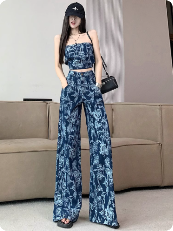 Ensemble deux pièces bleu à motif fleuri