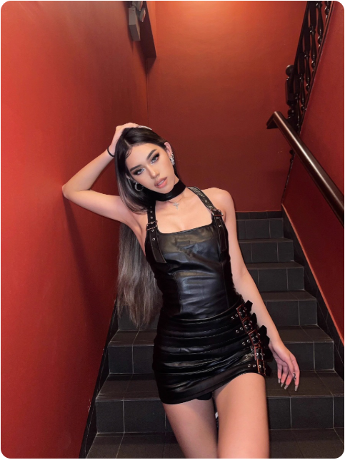 Robe noire en similicuir