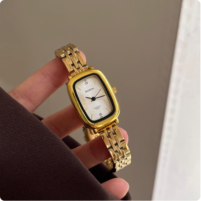 Montre dorée élégante