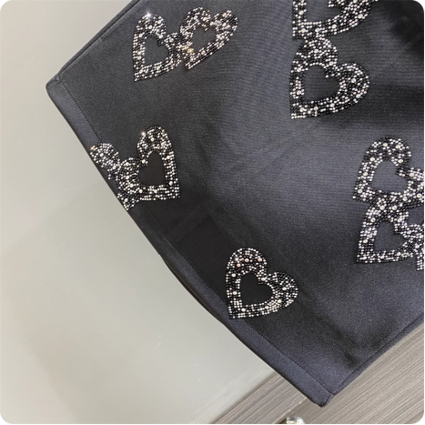Jupe noire à motifs cœurs