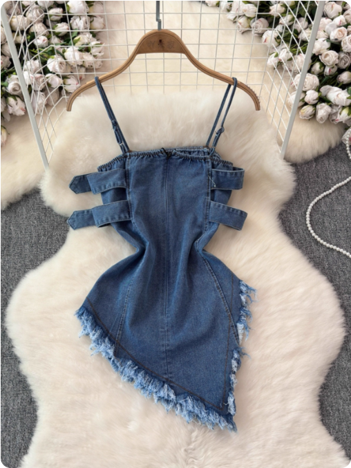 Robe en jean avec ceintures