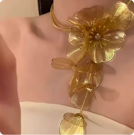 Collier fleur dorée
