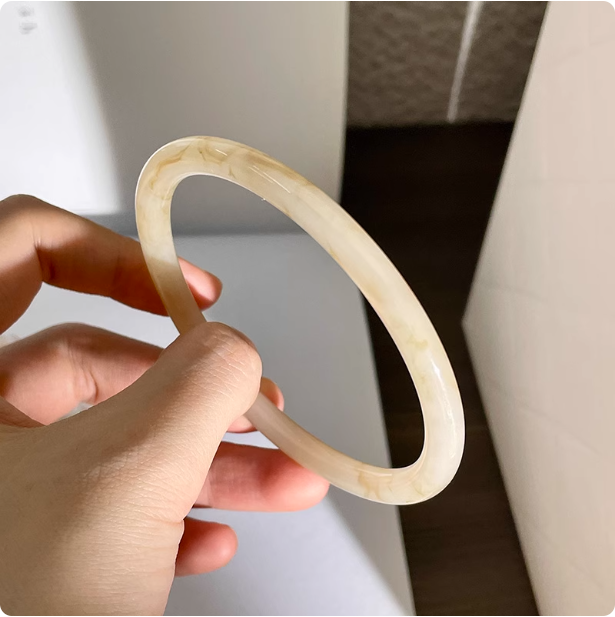 Bracelet en résine rétro
