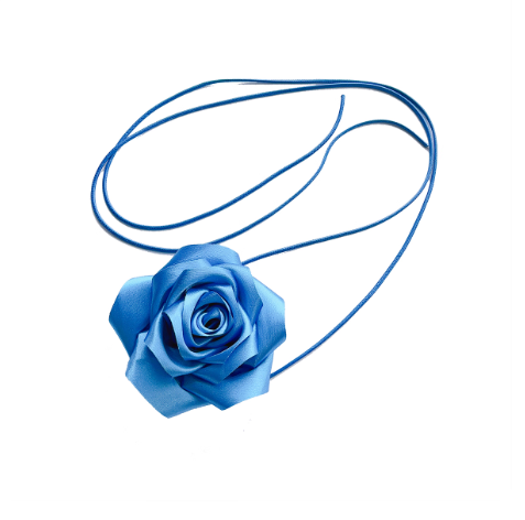 Robe noire longue avec ceinture fleur bleue