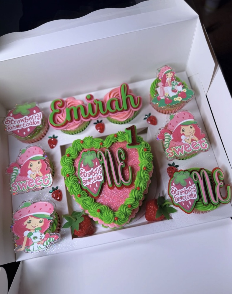 Bento Box: 6" Tower Cake with 8 cupcakes