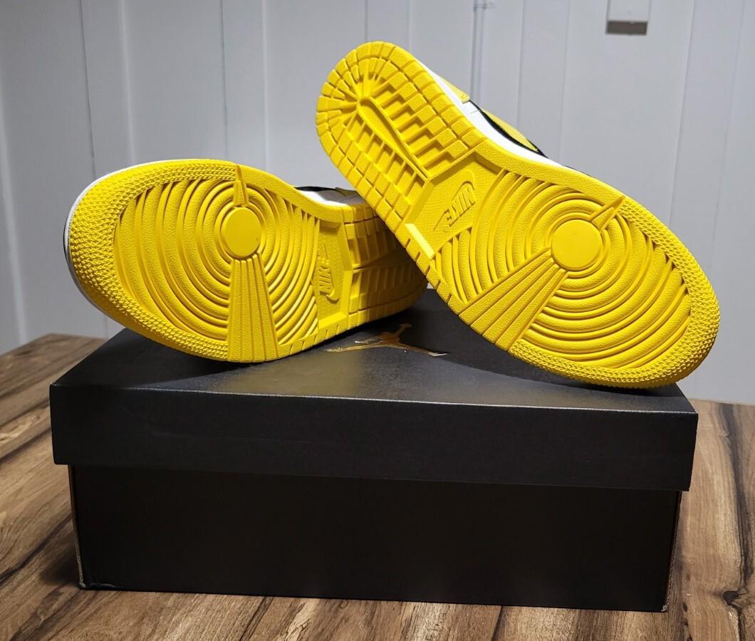 Nike Air Jordan 1 Mid SE “Tour Yellow/Black-White”