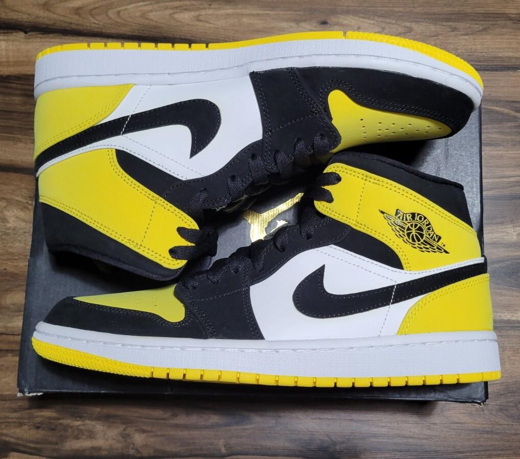 Nike Air Jordan 1 Mid SE “Tour Yellow/Black-White”