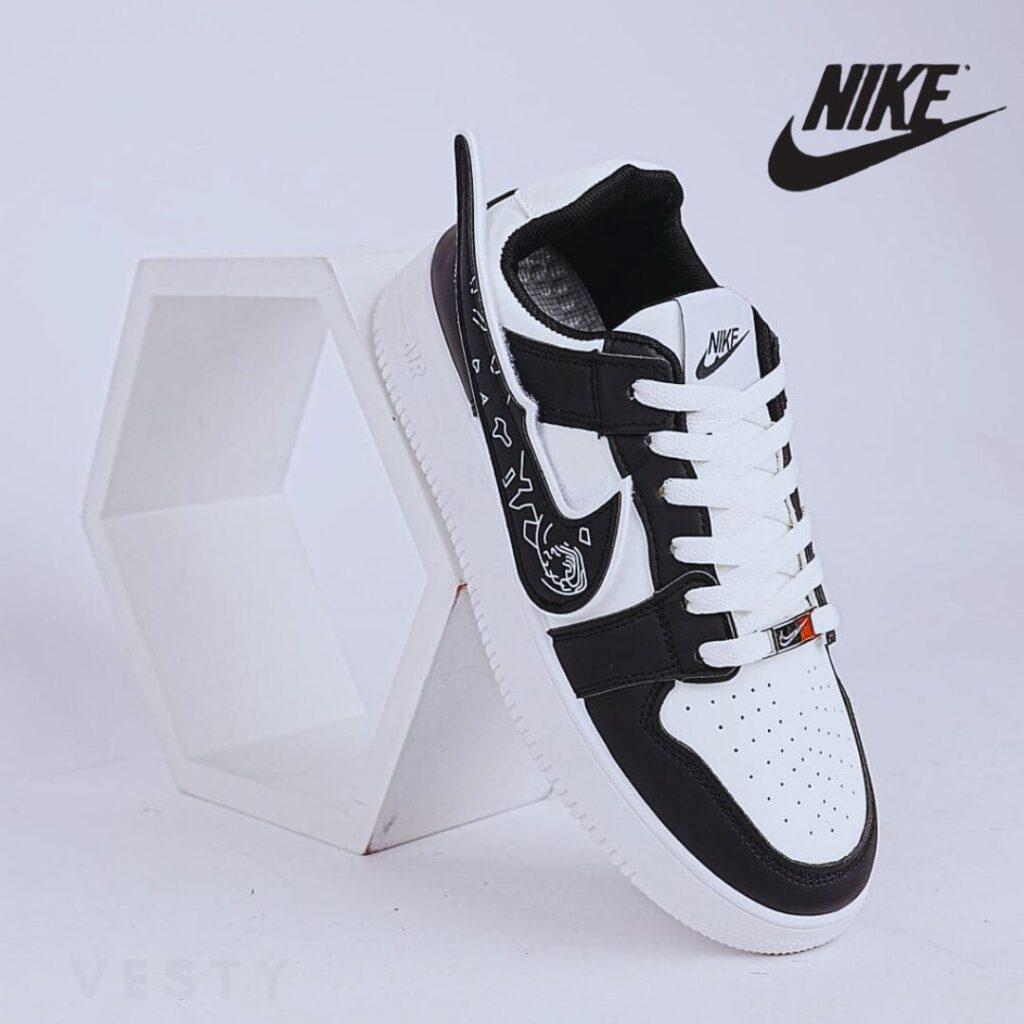 Nike Low Dunk Panda Monochrome Graphic 