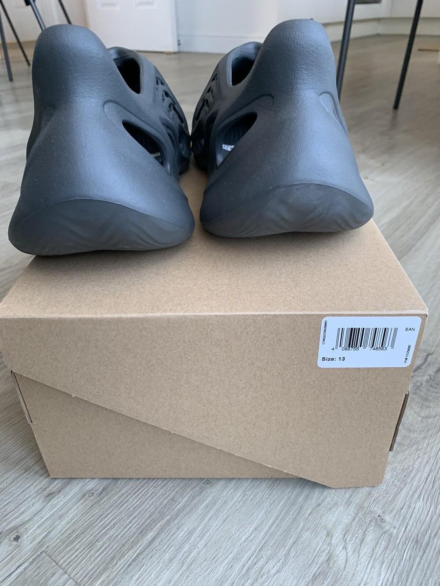 Yeezy Foam Runner – Carbon Black